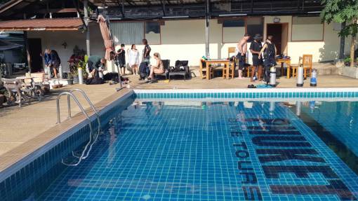 Phuket scuba diving - Padi open water course training Pool