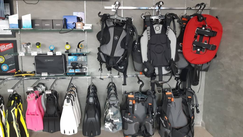 Dive Shop Scuba Diving Equipment Store & Dive Pool -Phuket Dive Tours